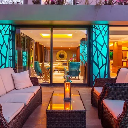 Sleeps 6 Pool Air Con Wifi Ovacık