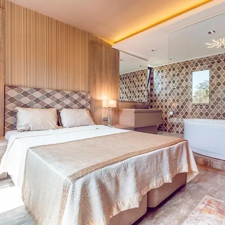 Sleeps 6 Pool Air Con Wifi Vila *